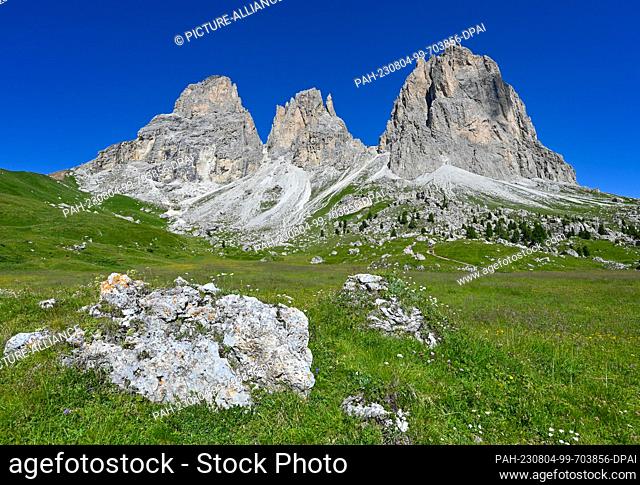 20 July 2023, Italy, Wolkenstein: The mountain peaks of the Dolomites in South Tyrol Forcella del Sassolungo with Sassolungo, Sassopiatto and Grohmannspitze