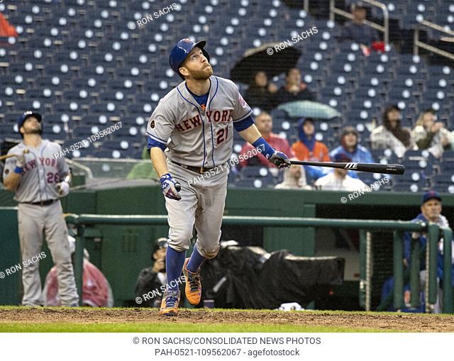 New York Mets third baseman Todd Frazier (21) follows the flight of a foul pop in the eighth inning against the Washington Nationals at Nationals Park in...