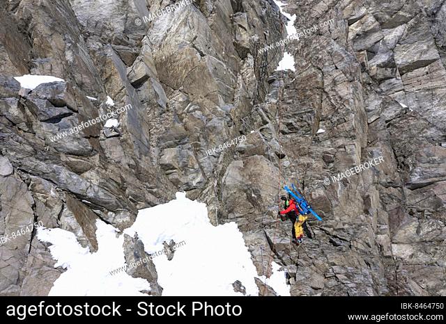 High altitude tour, ski tourers abseil down a cliff, Stubai, Tyrol, Austria, Europe