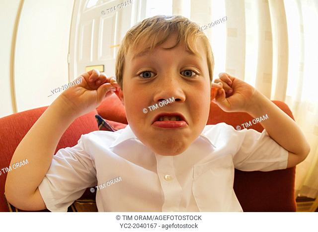 A 10 year old boy pulling a funny face indoors, Foto de Stock, Imagen  Derechos Protegidos Pic. YC2-2040167 | agefotostock