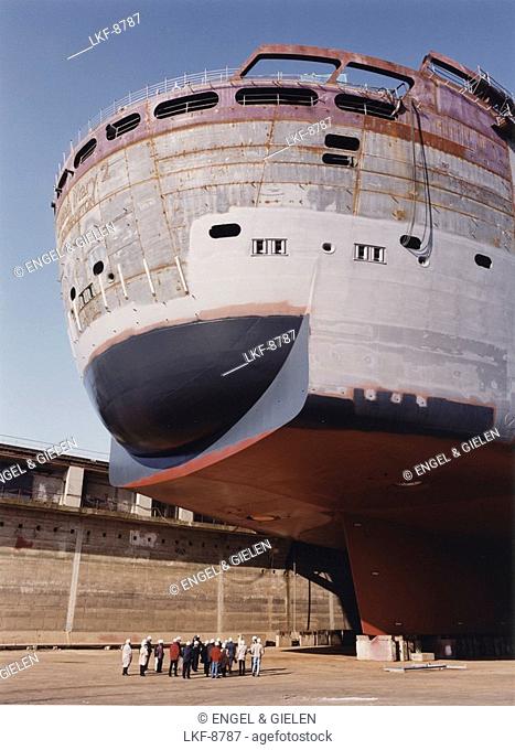 Shipbuilding, Queen Mary 2, Shipyard in Saint-Nazaire, France, Buch Seite 34