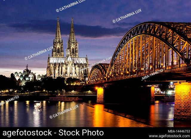 Germany, North Rhine-Westphalia, Cologne, Museum Ludwig, Cologne Cathedral, Hohenzollern Bridge, blue hour