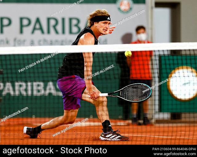 04 June 2021, France, Paris: Tennis: Grand Slam/ATP Tour - French Open, men's singles, 3rd round, Zverev (Germany) - Djere (Serbia)