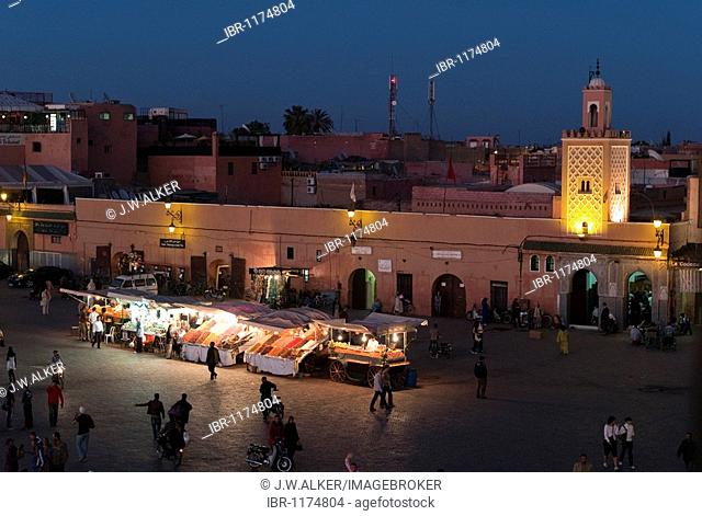 Djemaa el Fna, the famous medieval market, Djemaa el Fna, Medina, Marrakech, Morocco, Africa