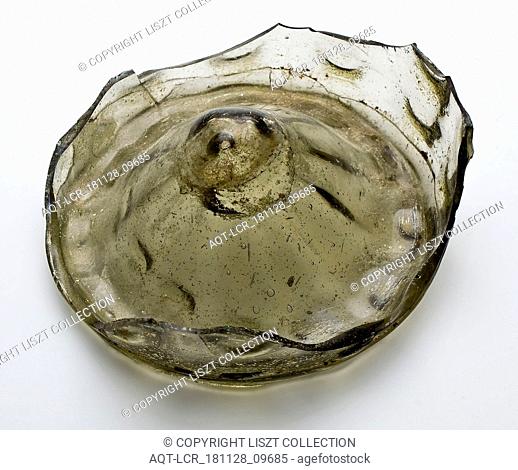 Fragment of bottom and part wall of braid cup, drinking cup drinking utensils holder soil find glass h 2.2, hand-blown in the mold blow Fragment of bottom and...