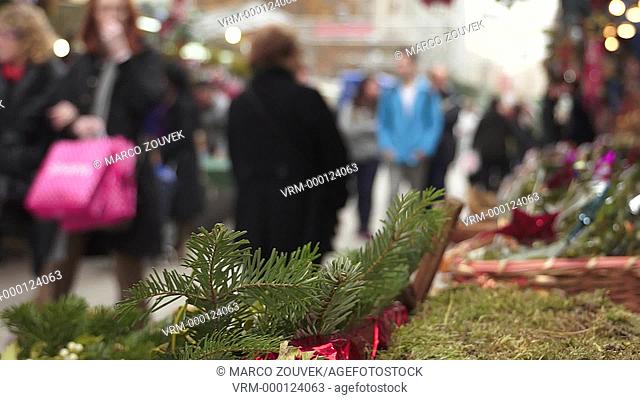 Llucia Holy Day is on 13 December, but the Christmas market begins long before the November 25 day of Santa Catarina, on which the popular saying says