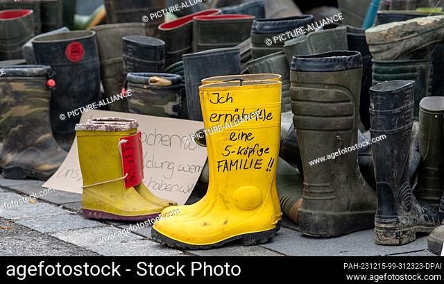 12 December 2023, Bavaria, Kempten: More than a thousand rubber boots lie in front of the FDP district office. In a state-wide day of action