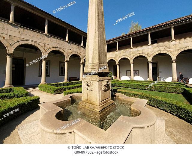 Claustro, Convento de Santa Clara. Guimaraes. Portugal
