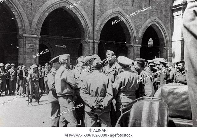 Liberation of Bologna: the General Mark Clark with officers, shot 21/04/1945 by Villani, Studio