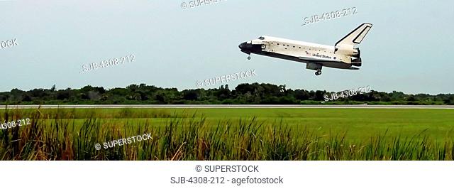 Space Shuttle Discovery Landing at End of STS-121