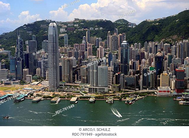 Central und Hongkong River, view from 400 m height, from the 484 meters high International Commerce Center, ICC in Kowloon, Hongkong, China