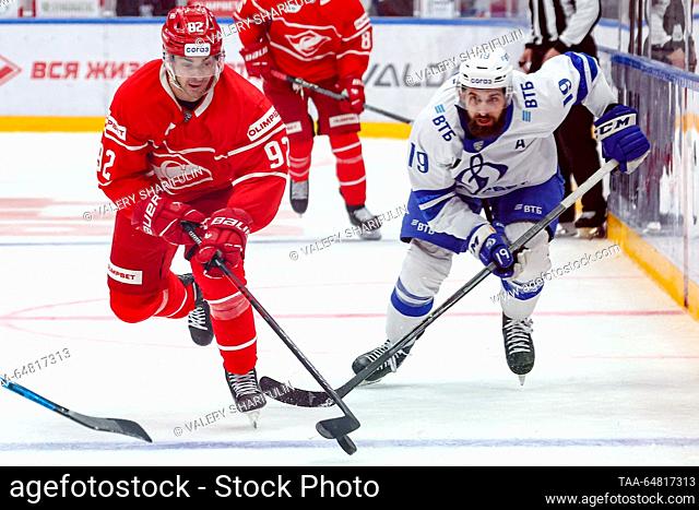 RUSSIA, MOSCOW - NOVEMBER 14, 2023: Spartak's Shane Prince (L) and Dynamo's Eric O'Dell are in action in a 2023/24 KHL Regular Season ice hockey match between...