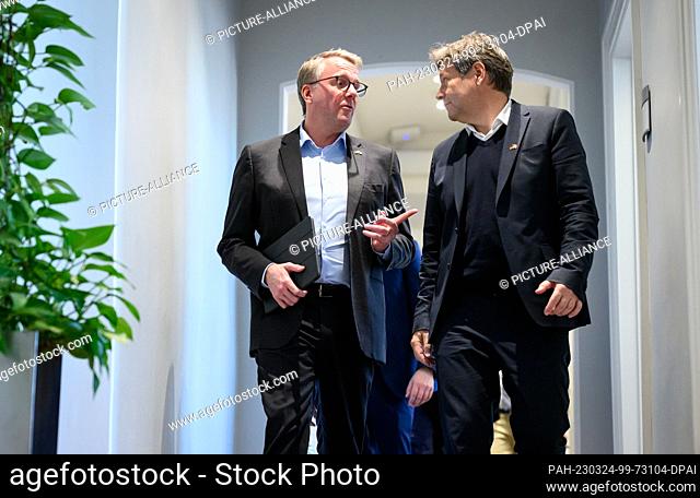 24 March 2023, Denmark, Kopenhagen: Robert Habeck (r, Bündnis 90/Die Grünen), German Minister for Economic Affairs and Climate Protection, and Morten Bødskov