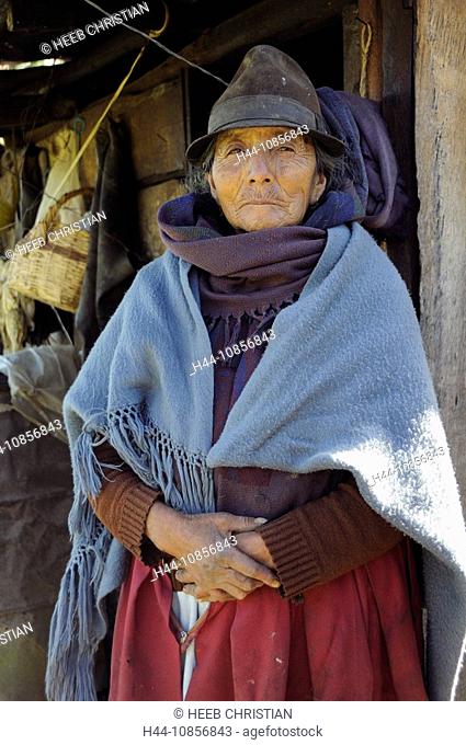 10856843, Ecuador, Farmer woman, near Guitig, Ande