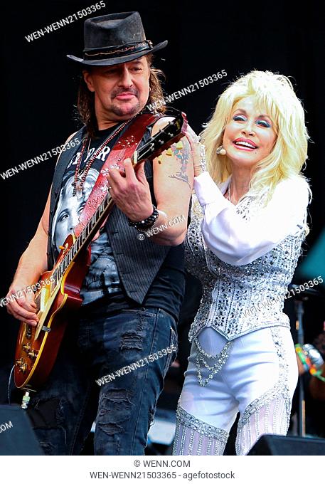 Glastonbury Festival 2014 - Performances - Day 4 - Dolly Parton Featuring: Dolly Parton, Richie Sambora Where: Glastonbury