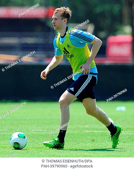 Per Mertesacker takes part in the training of the German national team on the grounds of the Barry University in Miami, USA, 24 May 2013