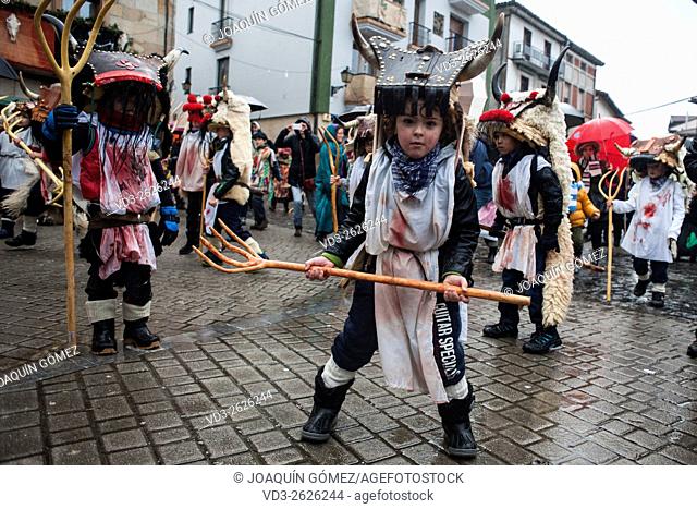 Children with costumes Momotxorros also participate in the carnival of Alsasua