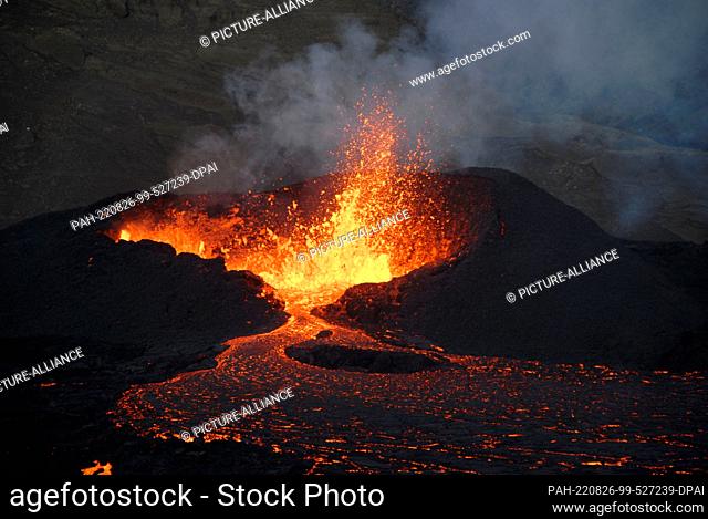 PRODUCTION - 14 August 2022, Iceland, Reykjanes: Volcanic eruption near the mountain Fagradalsfjall on the Reykjanes Peninsula southwest of Reykjavik