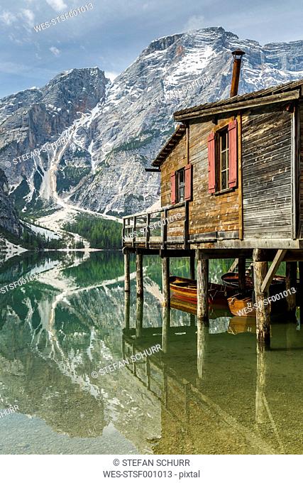 Italy, South Tyrol, Dolomites, Fanes-Sennes-Prags Nature Park, Lake Prags with Seekofel, boathouse