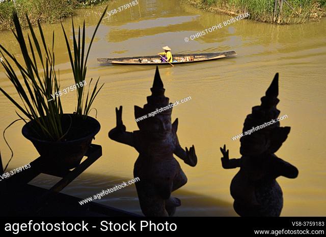 Myanmar, Shan State, Inle Lake, Ywama, Overlooking the canals from the terrace of the Golden moon restaurant
