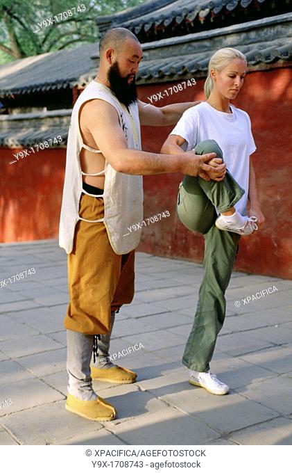 Shaolin Warrior Monk, Shi De Chao, trains a foreign student at the Shaolin Temple