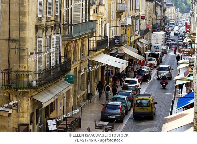 Busy shops and tourists along Rue de la Republique, the main street in charming Sarlat, in the Dordogne region of France