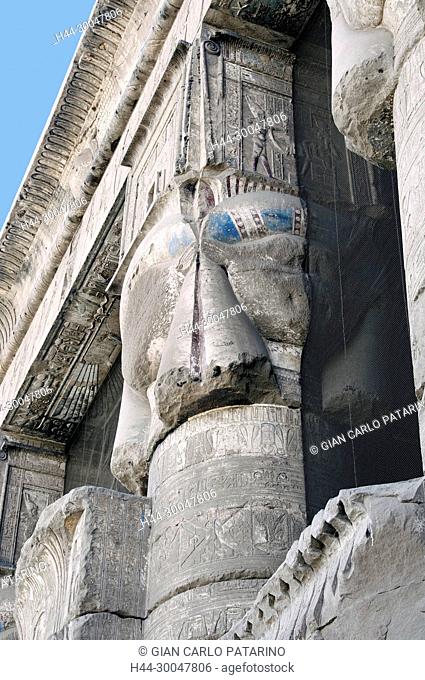 Dendera Egypt, ptolemaic temple dedicated to the goddess Hathor. Hathoric column