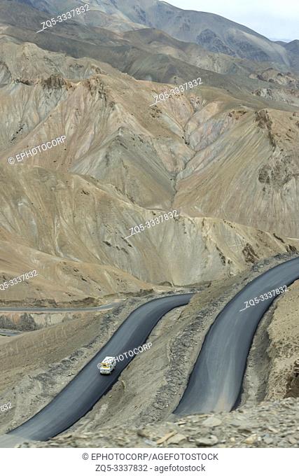 Fotula Pass roads, Ladakh, Jammu and Kashmir, India