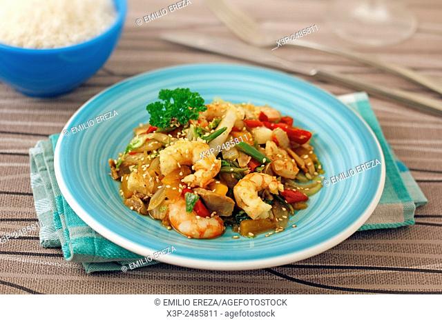Chinese cabbage with prawns made with wok