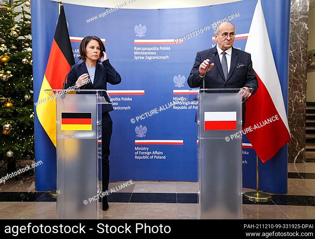10 December 2021, Poland, Warschau: Annalena Baerbock, Foreign Minister and Federal Chair of Alliance 90/The Greens, and her Polish counterpart Zbigniew Rau...