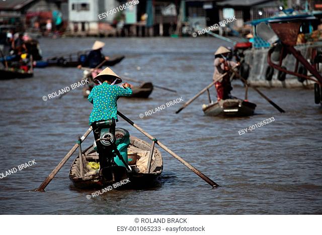 ruderboot auf dem mekong in vietnam