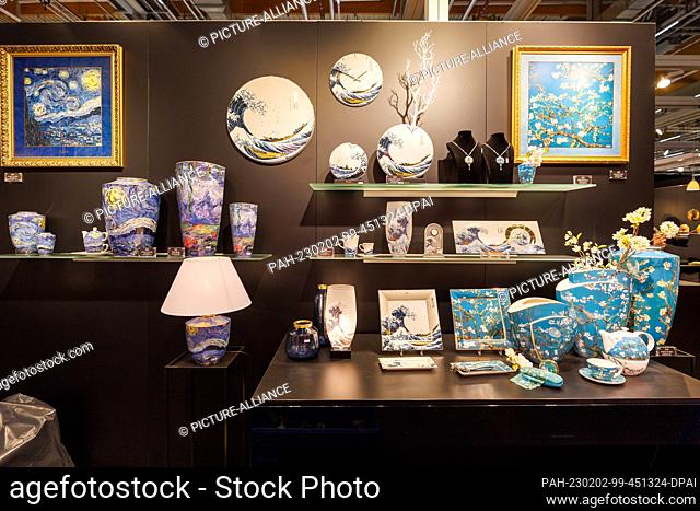 02 February 2023, Hesse, Frankfurt/Main: At the Creativeworld trade fair, porcelain manufacturer Goebel is exhibiting vases
