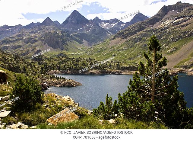 Lake Respomuso - Valle de Tena - Huesca Province - Aragon Pyrenees - Aragon - Spain - Europe