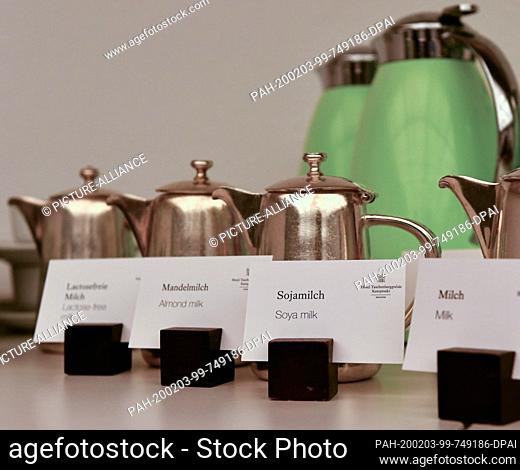22 October 2019, Saxony, Dresden: Milk, soy milk, almond milk and lactose-free milk are available on the buffet during a press event in a hotel