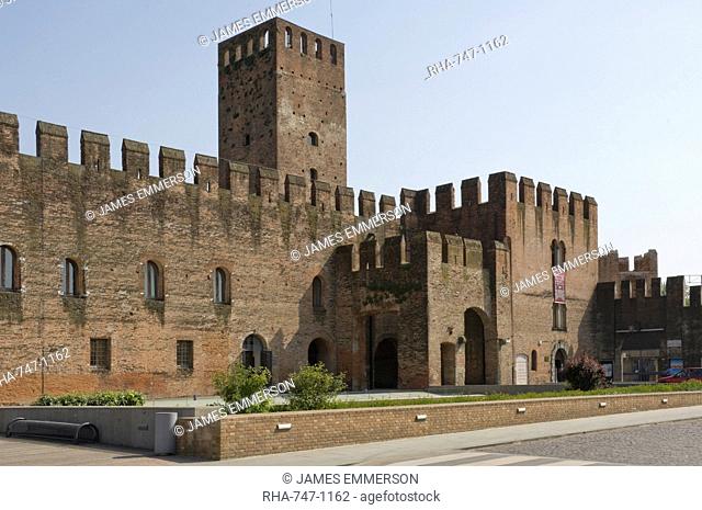 The fortified gateway in the walls of the medieval town of Montagnana, Veneto, Italy, Europe