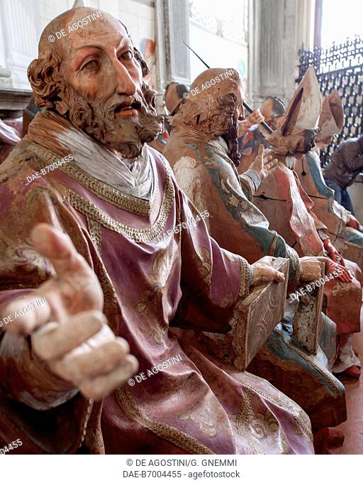 Prelates and aristocrats, detail of Saint Francis canonized by Pope Gregory IX, polychrome terracotta statues by Dionigi Bussola (1615-1687), 20th Chapel