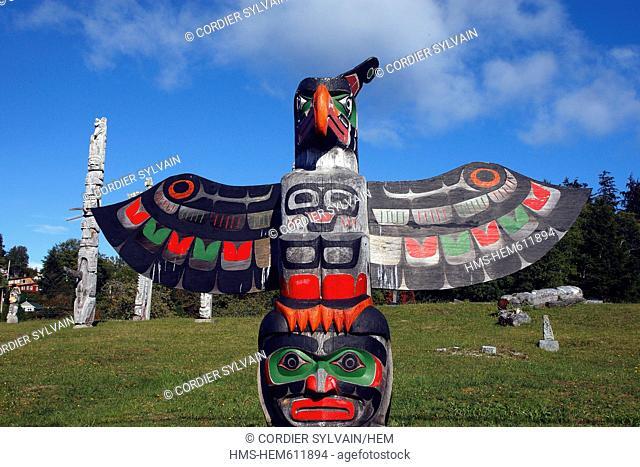 Canada, British Columbia, Vancouver Island, Cormorant Island, Alert Bay, Nimkish Territory, Kwakwaka'wakw Indian tribe, Totem pole