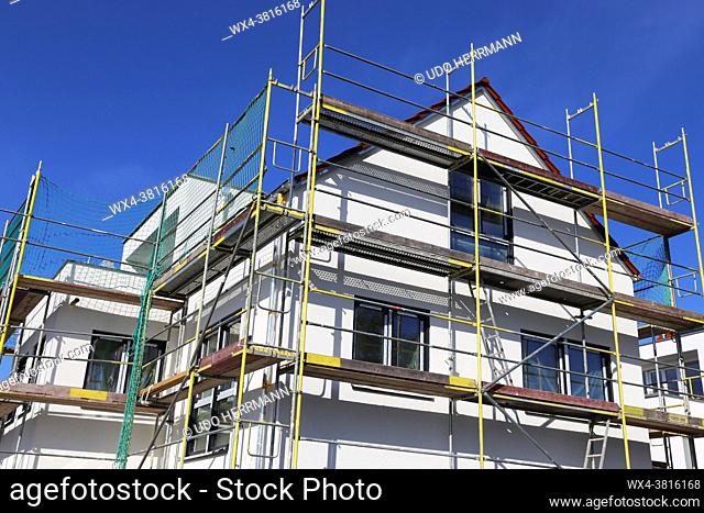 Scaffolding: Scaffolded family house