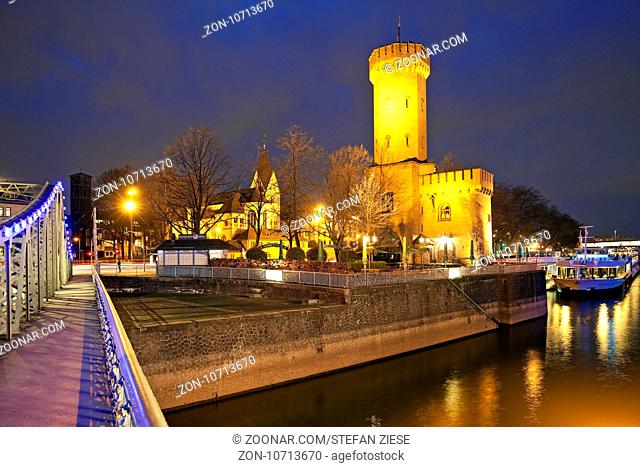 Malakow-Turm und historische Drehbruecke, Einfahrt zum Rheinauhafen, Koeln, Rheinland, Nordrhein-Westfalen, Deutschland, Europa