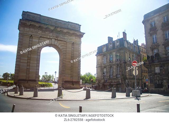 Arch round about. This is one of the Arch entrance of the Old Town in Bordeaux, France., It is spread out on a curve along the western side of the River Garonne