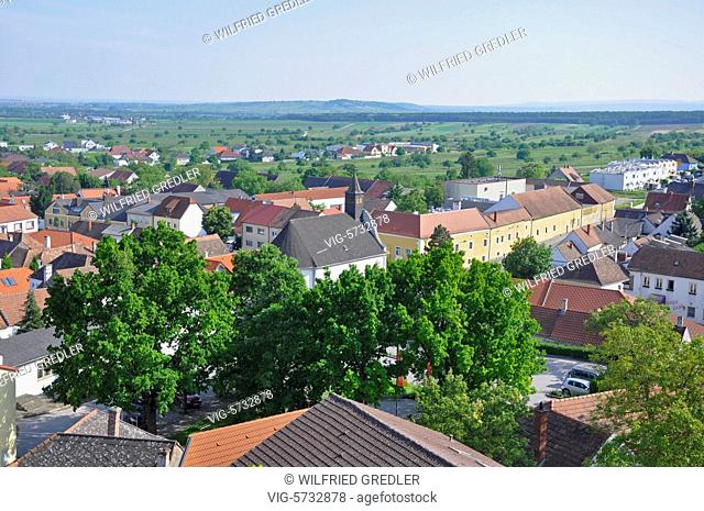 Blick auf Donnerskirchen von der Bergkirche St. Martin, Marktgemeinde in Burgenland, Österreich, Bezirk Eisenstadt-Umgebung, Überblick
