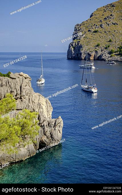embarcaciones de recreo varadas en la cala, Sa Calobra, Escorca, Paraje natural de la Serra de Tramuntana, Mallorca, balearic islands, Spain