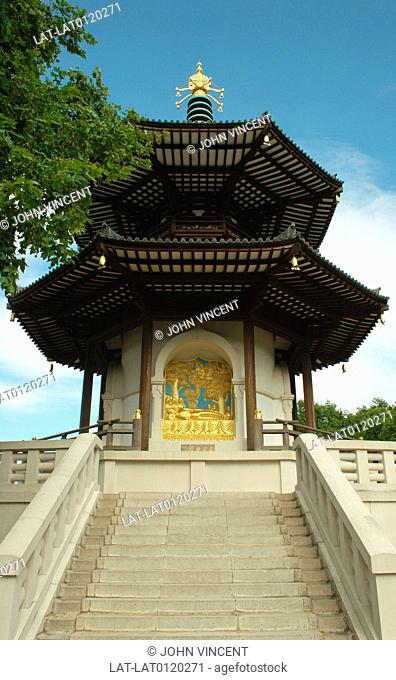 The Peace Pagoda was a gift to London from the Japanese Buddhist Order, Nipponzan Myohoji, in 1985. It has a statue of Buddha on each of its four sides