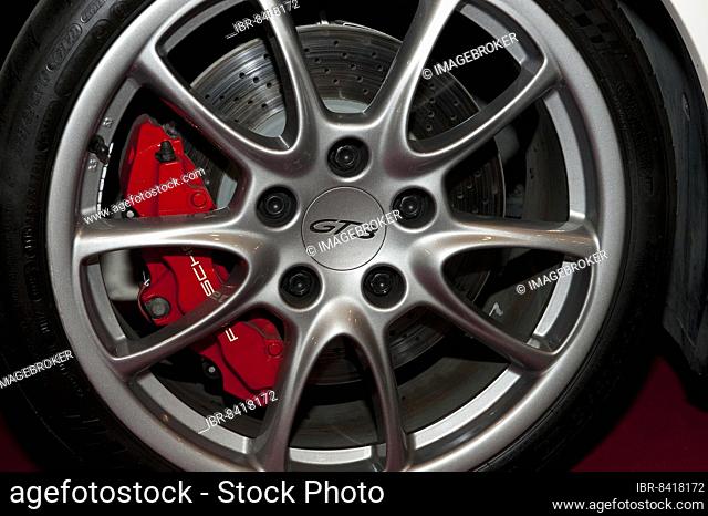 Sports rim Rim with lettering GT3 from Porsche 911 GT3, left behind red brake caliper, behind brake disc, Techno Classica fair, Essen, North Rhine-Westphalia