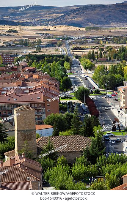 Spain, Castilla y Leon Region, Avila Province, Avila, elevated view of new town from Paseo del Rastro
