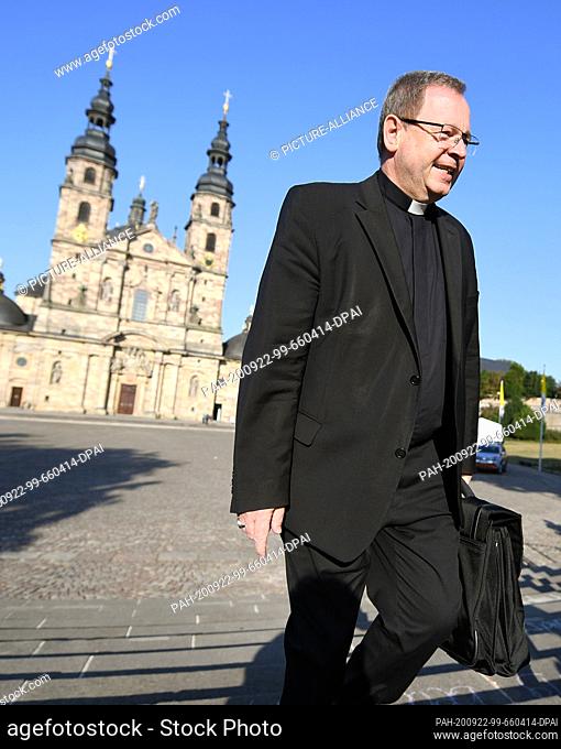 22 September 2020, Hessen, Fulda: Georg Bätzing, Bishop of Limburg and Chairman of the German Bishops' Conference, is on his way from the Cathedral (in the...