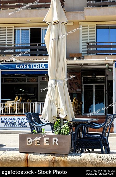 24 May 2021, Spain, Porto Cristo: There are still no tourists in a cafeteria of Porto Cristo in the east of the island of Mallorca