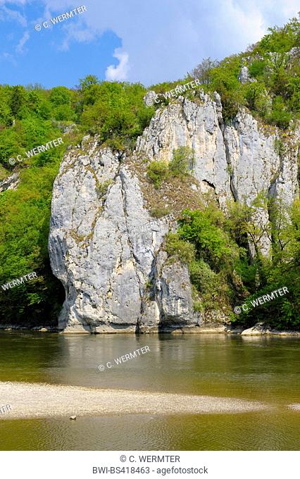 Danube between Kelheim and cloister Weltenburg, rock formation at the shore, Germany, Bavaria, Niederbayern, Lower Bavaria, Kelheim