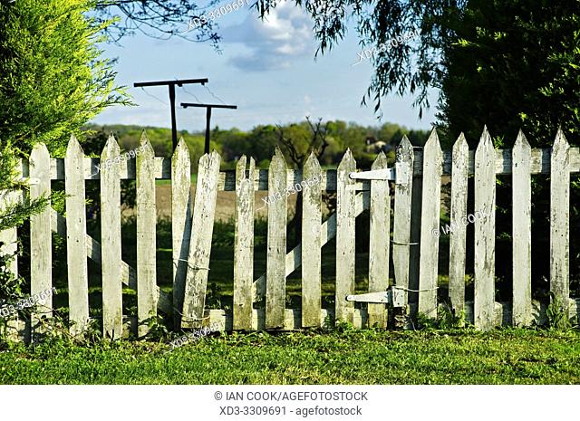 old picket fence, Saint Julien dâ. . Eymet, Dordogne Department, Nouvelle Aquitaine, France