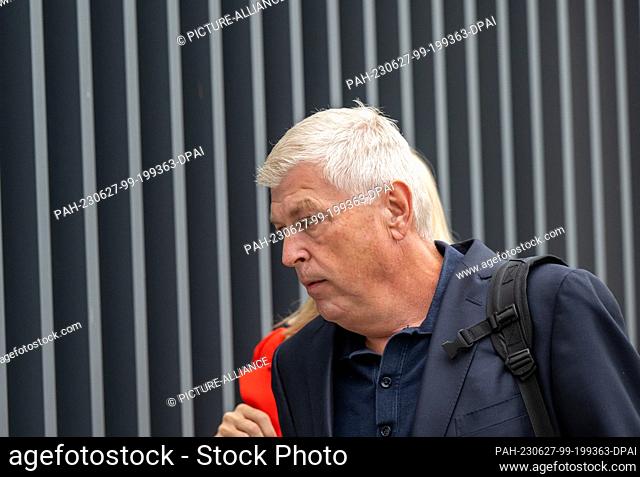 27 June 2023, Bavaria, Munich: The co-defendant Wolfgang Hatz, a former Audi engineer, board member for research and development at Porsche and head of...